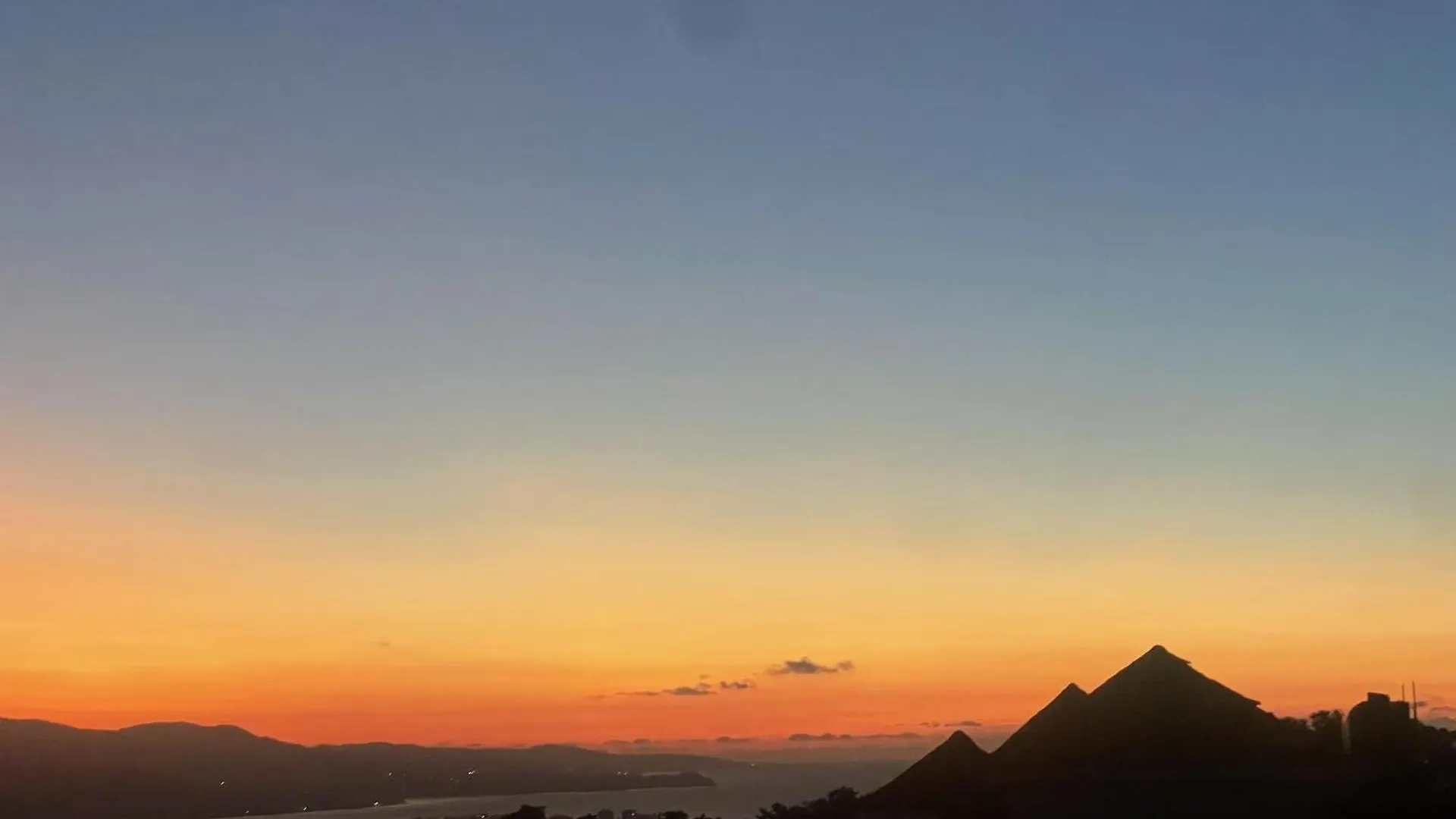Διαμέρισμα Skyline Suites, Breathtaking Mountains & City View Apts Μοντέγκο Μπέυ